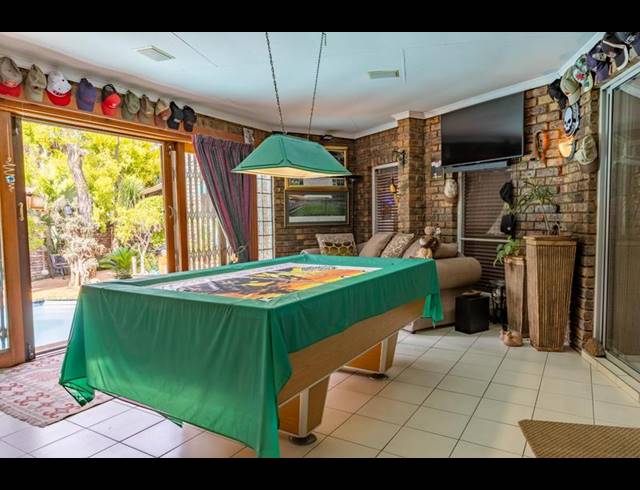 4 BEDROOM HOUSE FOR SALE IN DOWERGLEN EXT 3